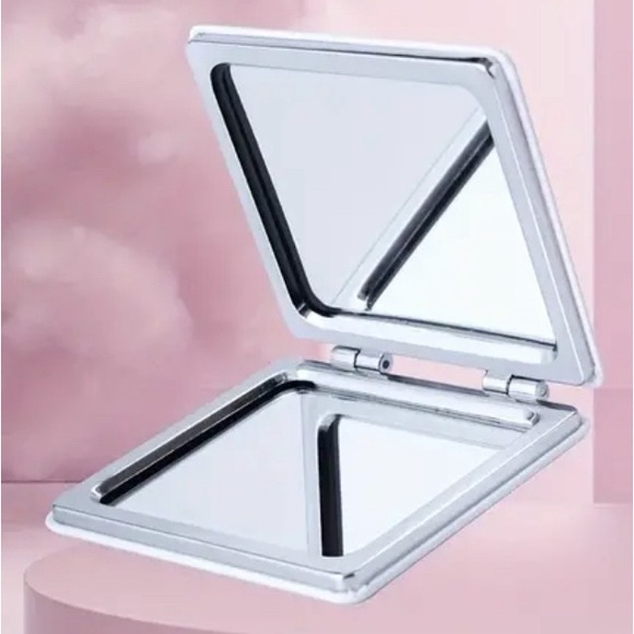 NWT-Elegant Compact Makeup Mirror - Picture 3 of 7